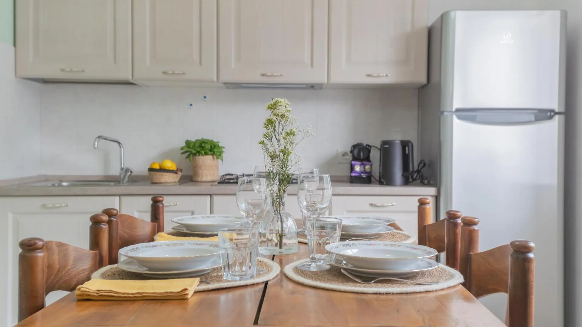 Apartamento La Quiete With Private Garden By Rent All Como Laglio Itália