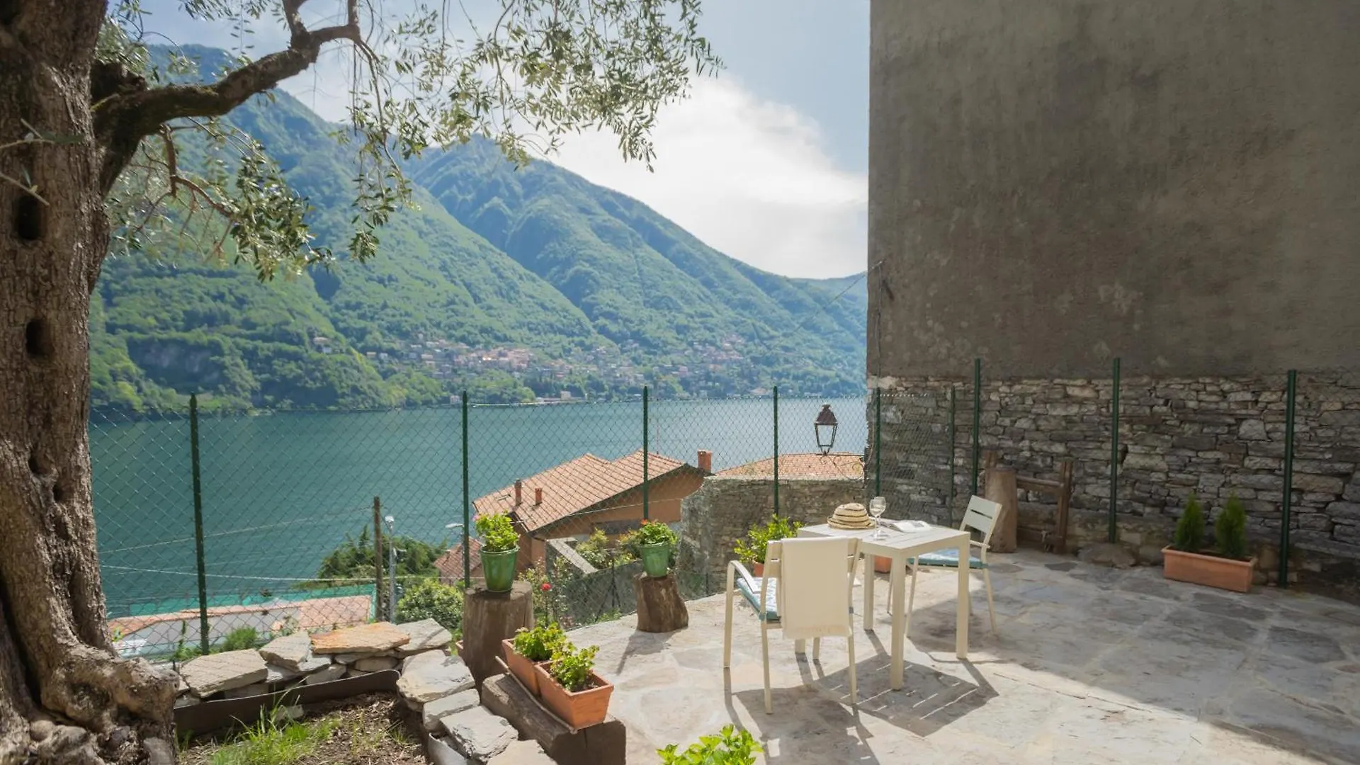 La Quiete With Private Garden By Rent All Como Laglio Apartamento