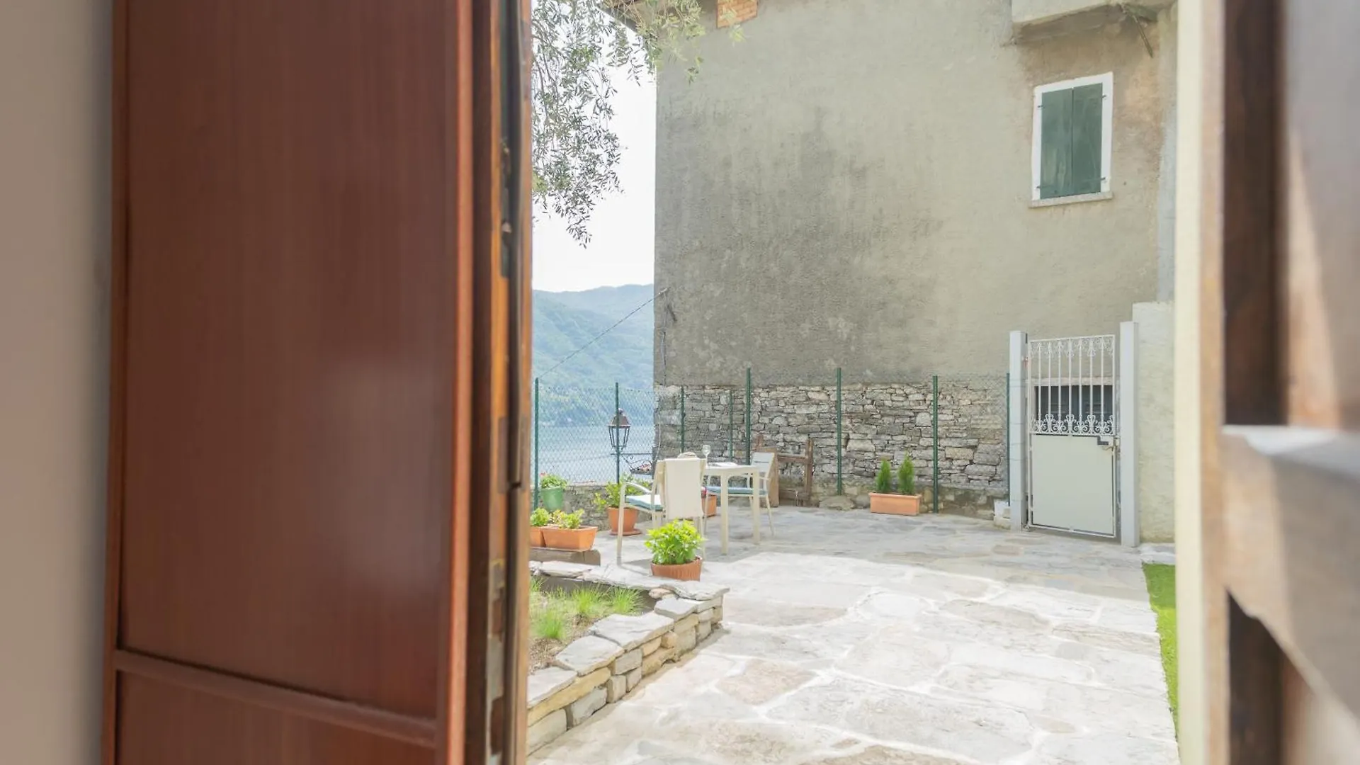 La Quiete With Private Garden By Rent All Como Laglio